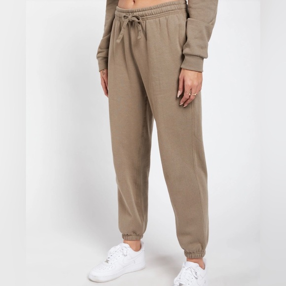 Richer Poorer Joggers Fleece Sweats Workout pants. Gym. Size Large Tan - Picture 2 of 4